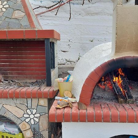 Dora'S House Comfortable Apartment With A Yard And View Pyrgadikia Exterior foto