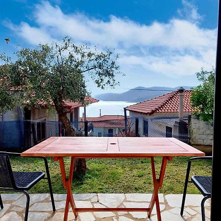Dora'S House Comfortable Apartment With A Yard And View Pyrgadikia Exterior foto