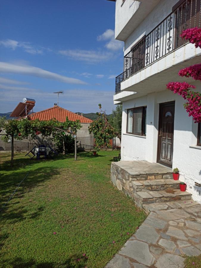 Dora'S House Comfortable Apartment With A Yard And View Pyrgadikia Exterior foto