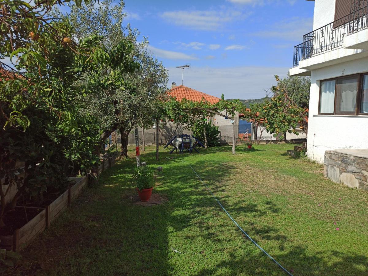 Dora'S House Comfortable Apartment With A Yard And View Pyrgadikia Exterior foto