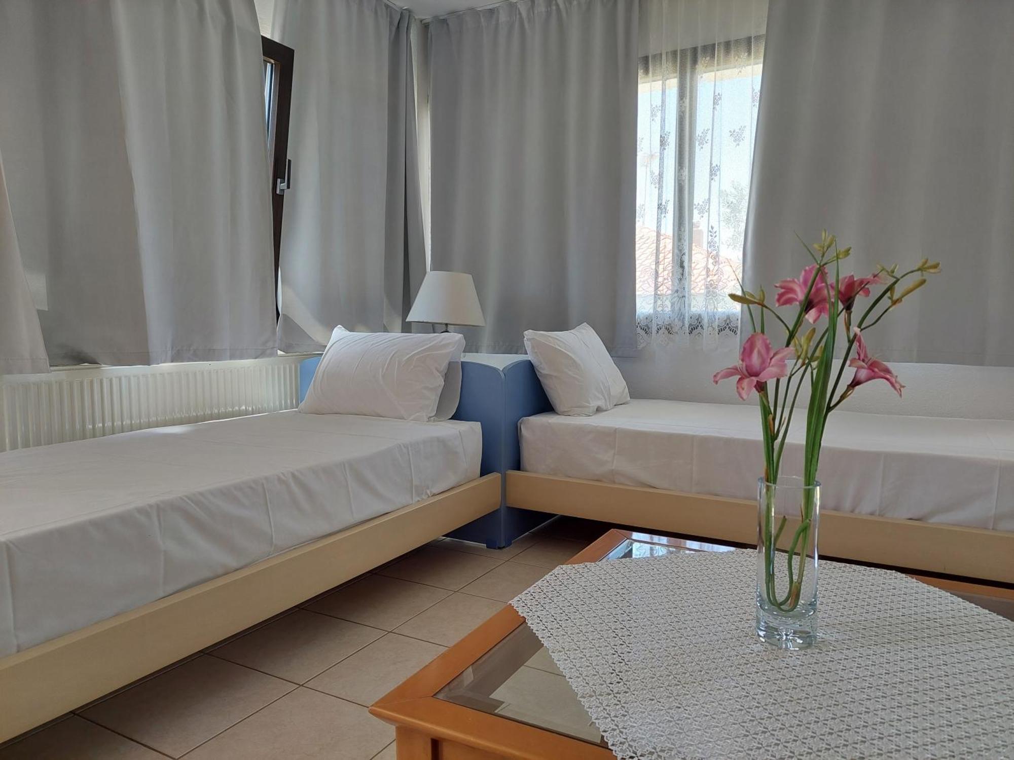 Dora'S House Comfortable Apartment With A Yard And View Pyrgadikia Exterior foto