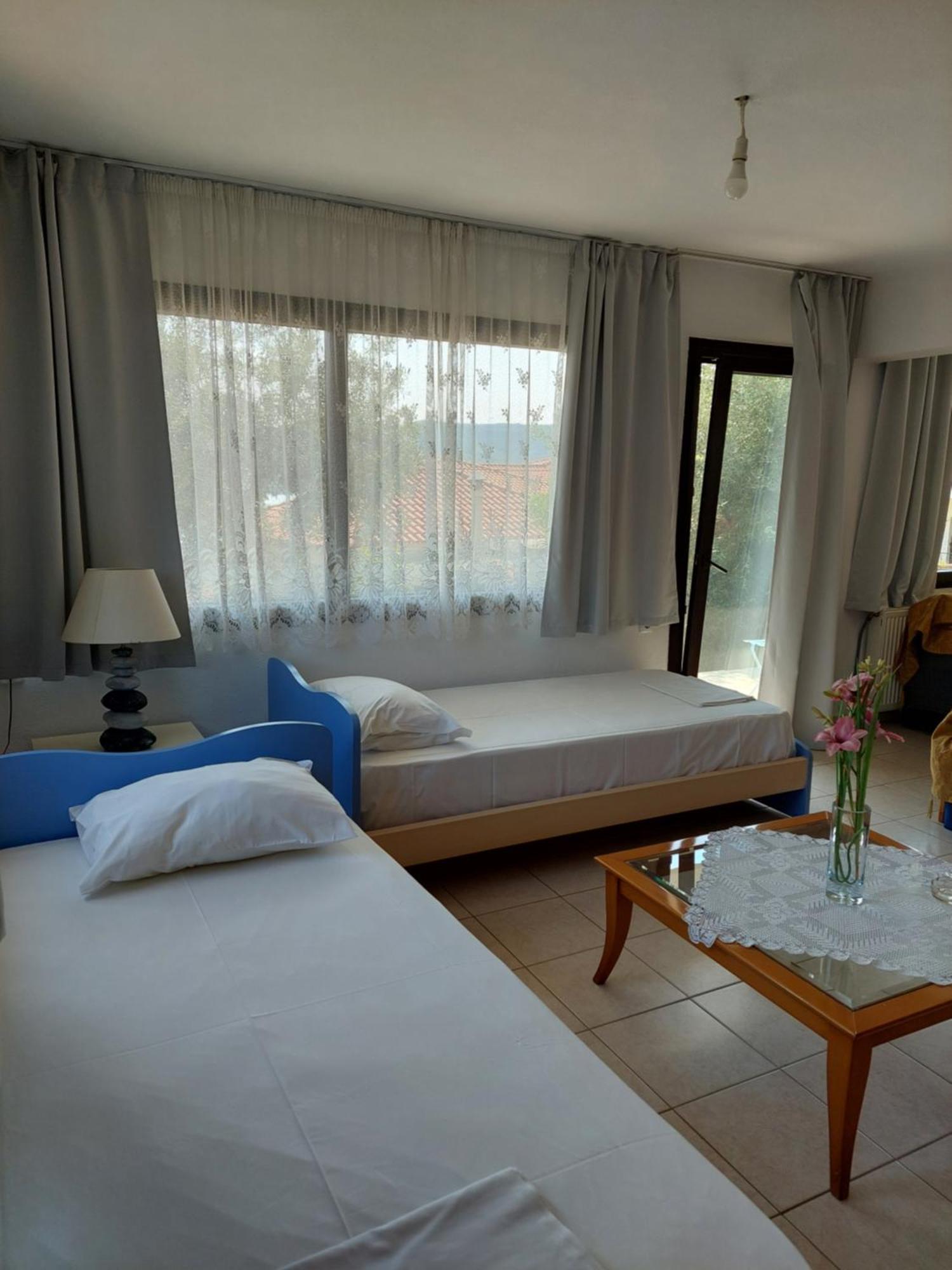 Dora'S House Comfortable Apartment With A Yard And View Pyrgadikia Exterior foto