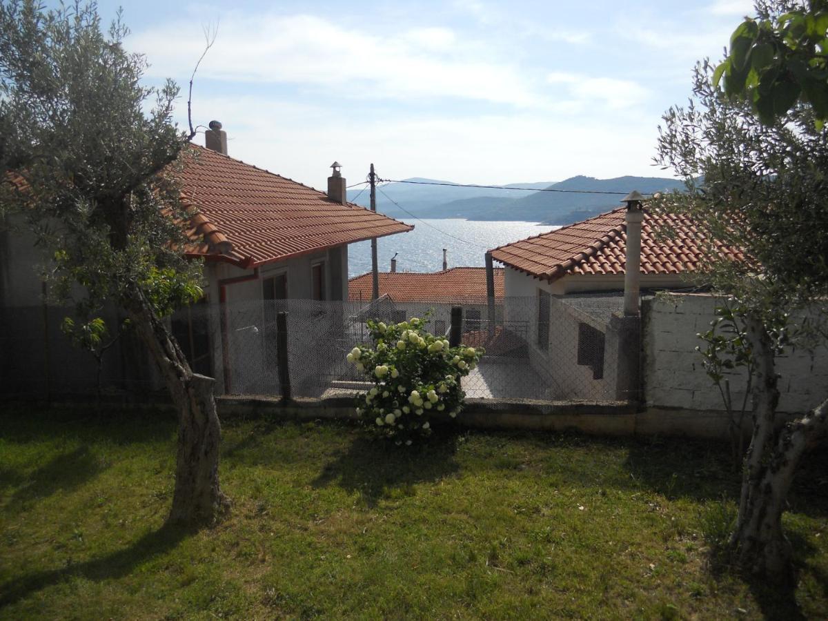 Dora'S House Comfortable Apartment With A Yard And View Pyrgadikia Exterior foto